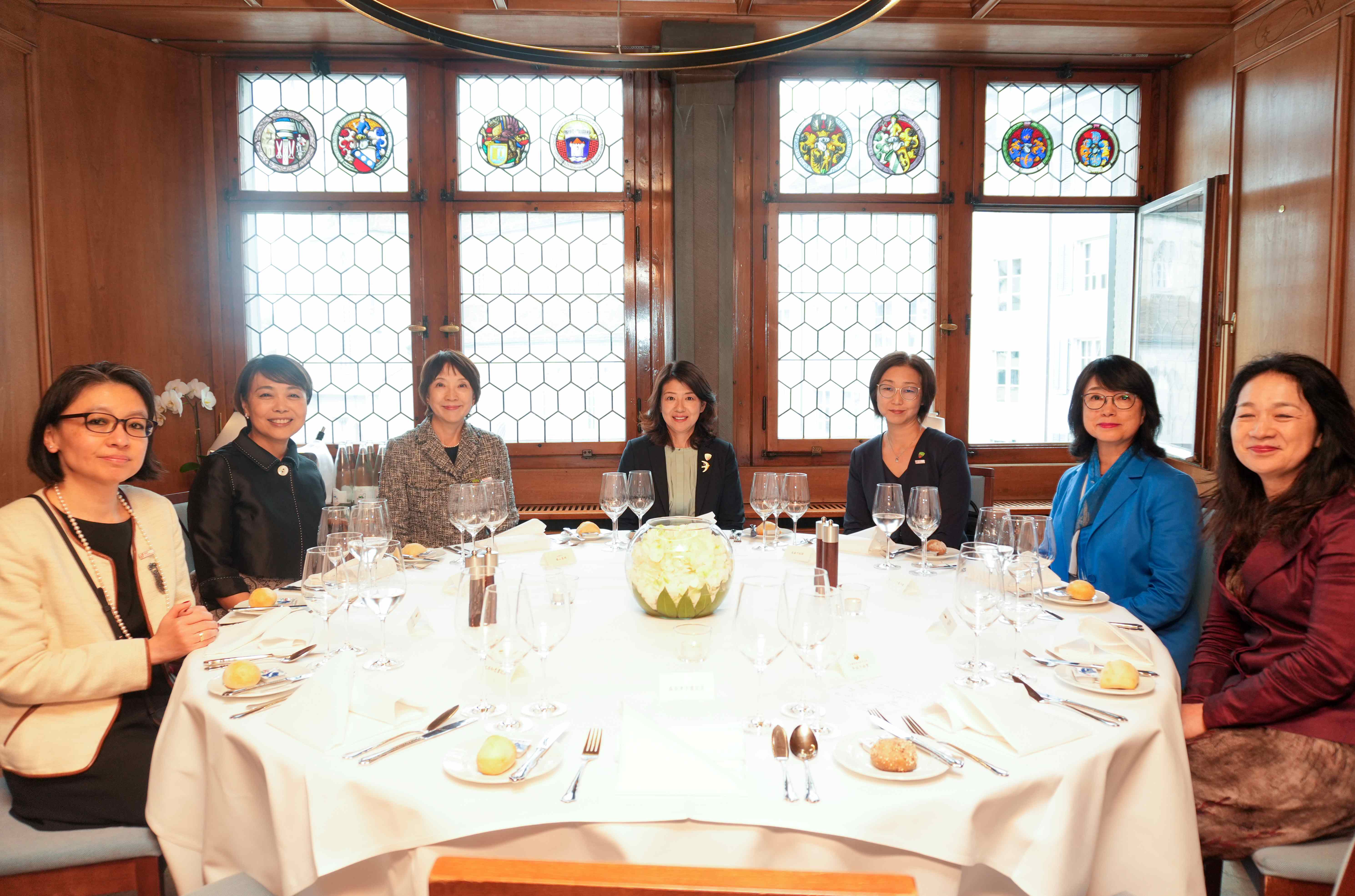Dinner and discussion with Japanese women working in Switzerland