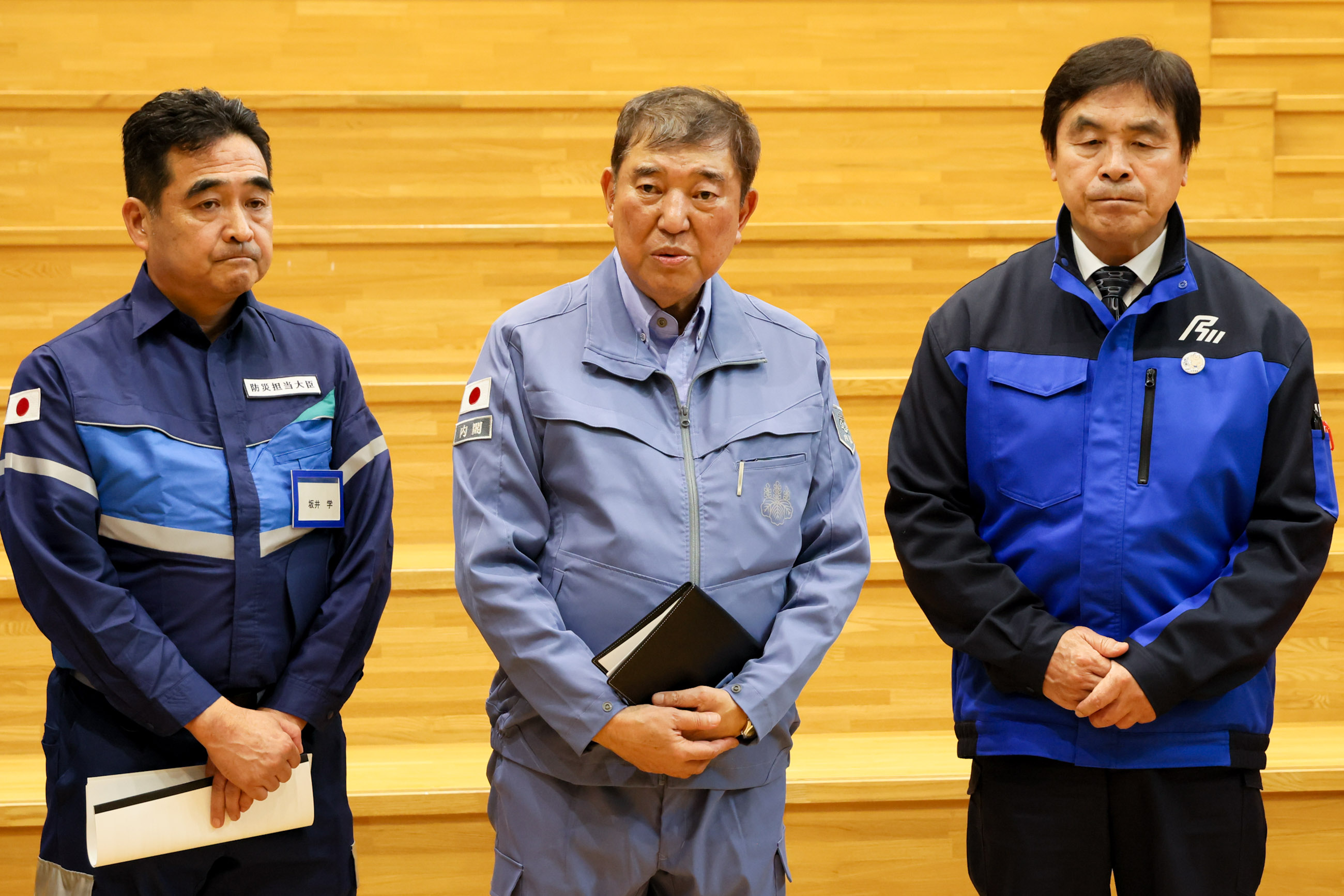 Prime Minister Ishiba receiving a proposal letter from Governor Hase of Ishikawa Prefecture (2)