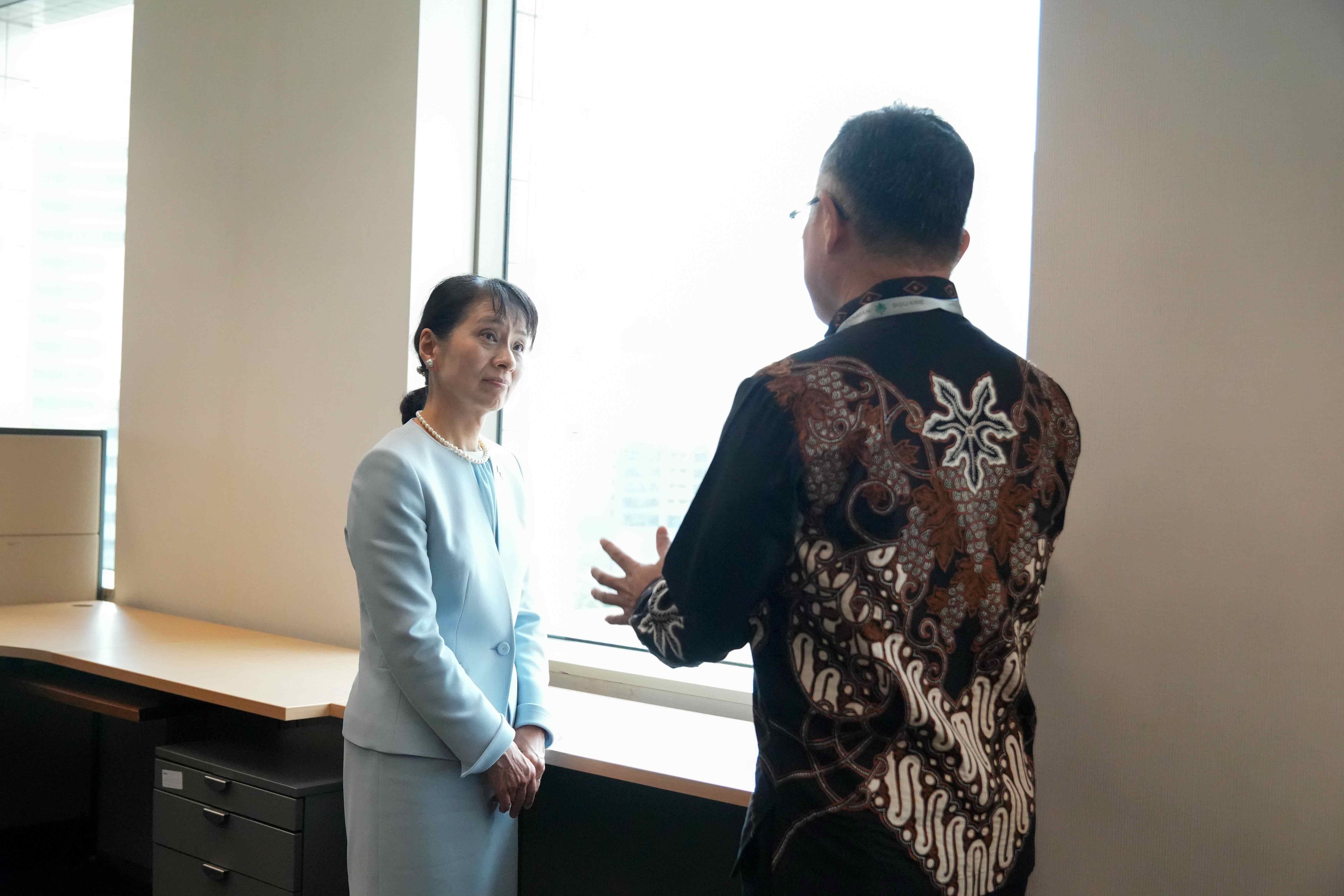 Mrs. Ishiba visiting the Senayan Trikarya Sempana (2)