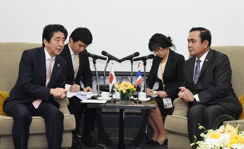 Photograph of the Japan-Thailand Summit Meeting