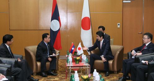 Photograph of the Japan-Laos Summit Meeting