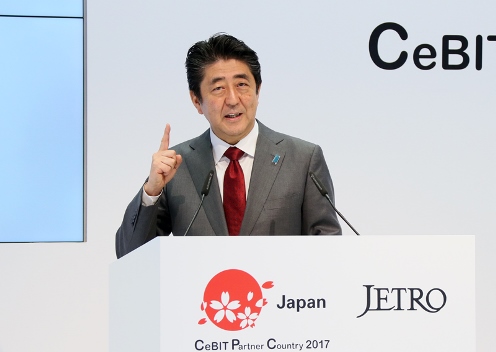Photograph of the Prime Minister delivering an address at CeBIT (2)