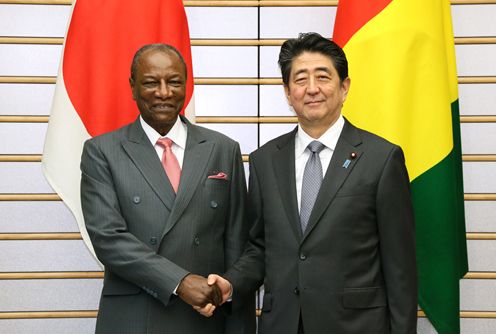 Photograph of the leaders shaking hands