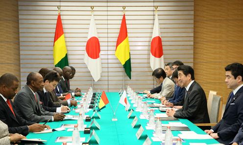 Photograph of the Japan-Guinea Summit Meeting