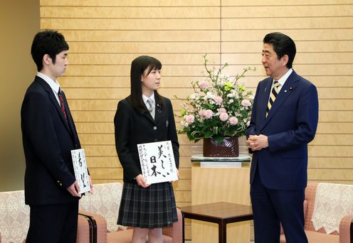 Photograph of the Prime Minister receiving the courtesy call (2)