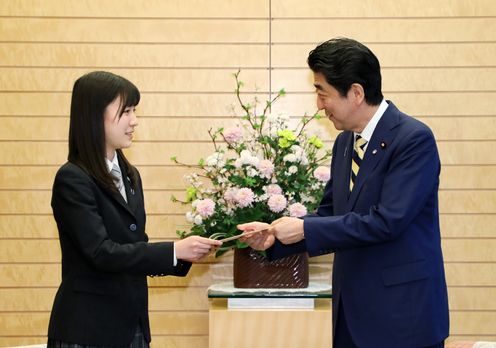 Photograph of the Prime Minister receiving the courtesy call (3)