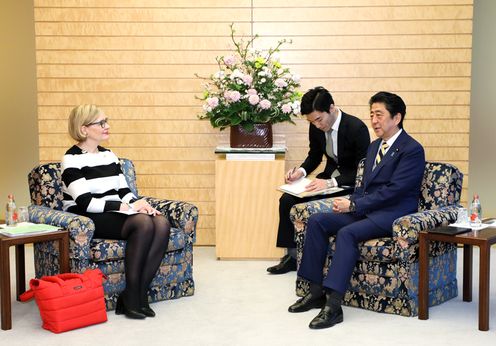 Photograph of the Prime Minister receiving the courtesy call (2)