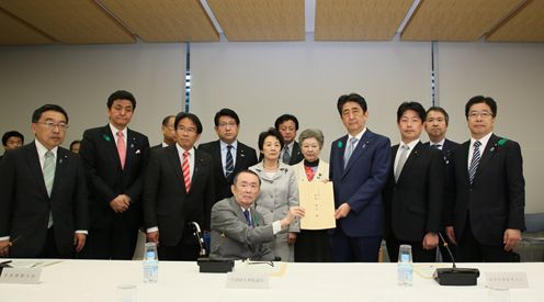 Photograph of the Prime Minister attending the meeting (3)