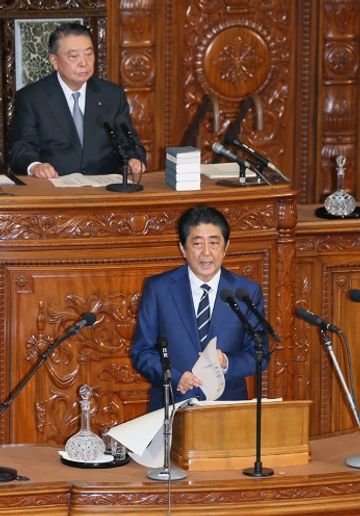 Photograph of the Prime Minister delivering a policy speech during the plenary session of the House of Representatives (2)