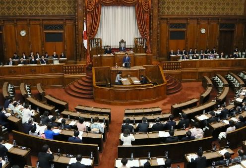 Photograph of the Prime Minister delivering a policy speech during the plenary session of the House of Councillors (1)