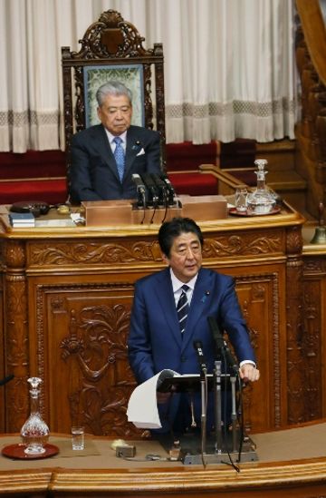 Photograph of the Prime Minister delivering a policy speech during the plenary session of the House of Councillors (2)