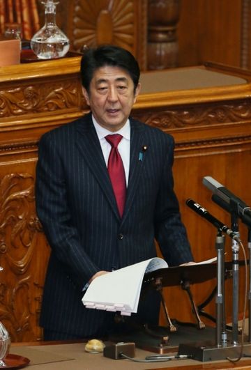 Photograph of the Prime Minister answering questions (1)