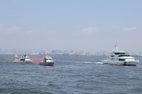 Photograph of the Prime Minister observing the terrorist vessel capture drill