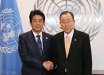 Photograph of the Prime Minister shaking hands with the Secretary-General of the United Nations