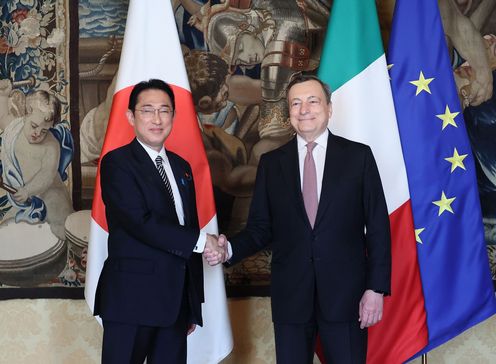 Photograph of the Japan-Italy Summit Meeting (1)