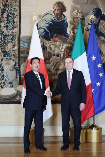 Photograph of the Japan-Italy Summit Meeting (2)