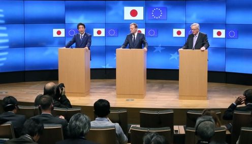 Photograph of the Japan-EU joint press announcement (2)