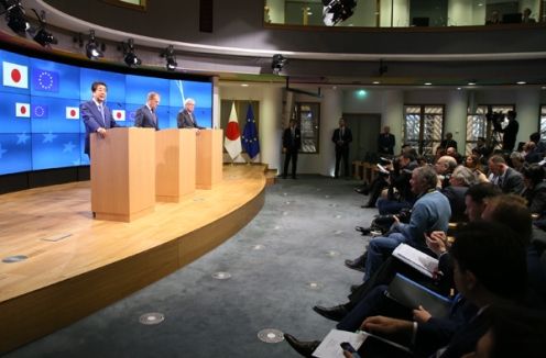 Photograph of the Japan-EU joint press announcement (4)
