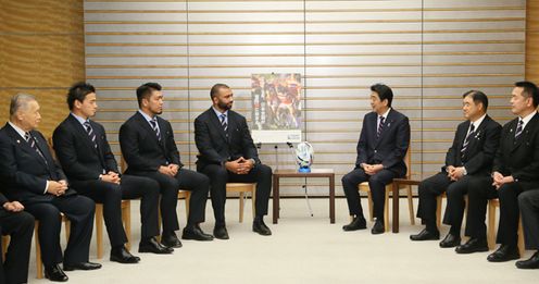 Photograph of the Prime Minister receiving the courtesy call (3)