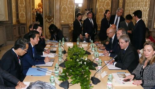 Photograph of the Japan-Italy Summit Meeting