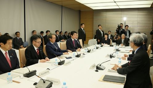 Photograph of the Prime Minister making a statement (2)