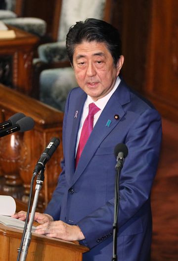 Photograph of the Prime Minister answering questions at the plenary session of the House of Representatives (2)