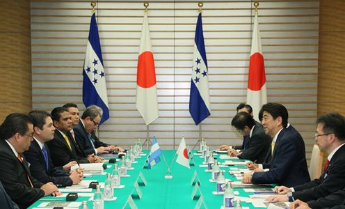 Photograph of the Japan-Honduras Summit Meeting