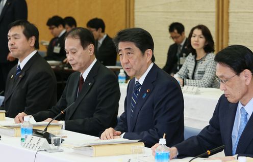 Photograph of the Prime Minister delivering an address (1)