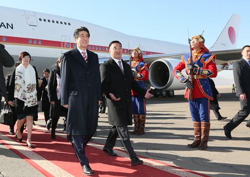 Photograph of the Prime Minister arriving in Mongolia