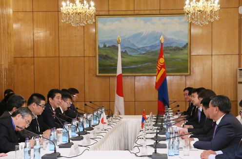 Photograph of the Japan-Mongolia Summit Meeting