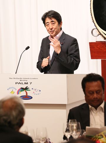 Photograph of the Prime Minister delivering an address at the banquet (1)