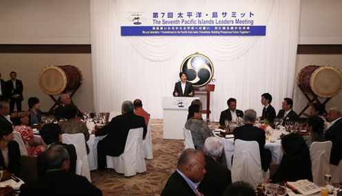 Photograph of the Prime Minister delivering an address at the banquet (2)