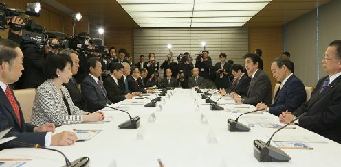 Photograph of the Prime Minister making a statement (2)