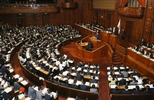 Photograph of the Prime Minister delivering a policy speech during the plenary session of the House of Representatives (3)