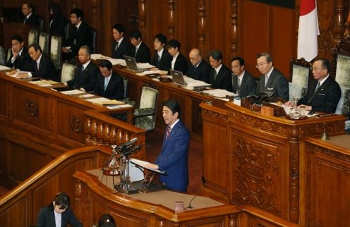 Photograph of the Prime Minister delivering a policy speech during the plenary session of the House of Councillors (2)