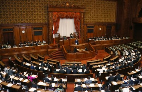 Photograph of the Prime Minister delivering a policy speech during the plenary session of the House of Councillors (3)