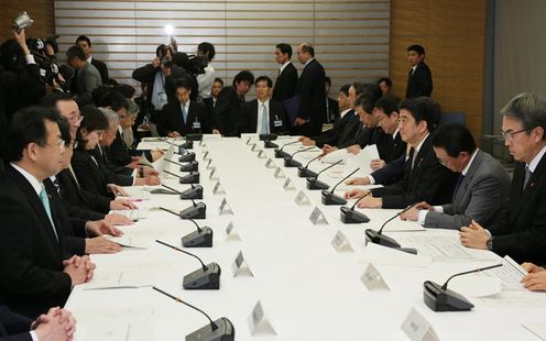 Photograph of the Prime Minister attending the meeting (2)