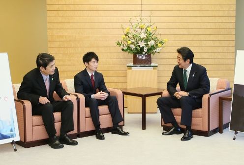 Photograph of the Prime Minister receiving the courtesy call (2)