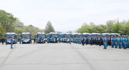 Photograph of the Prime Minister encouraging police forces