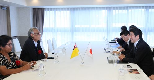 Photograph of the Japan-Niue Summit Meeting