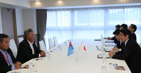 Photograph of the Japan-Tuvalu Summit Meeting