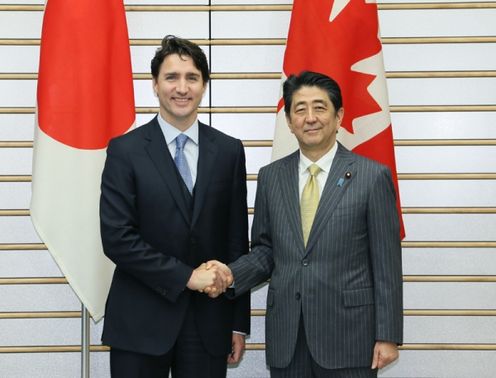 Photograph of the leaders shaking hands