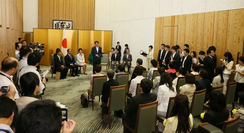 Photograph of the Prime Minister delivering an address (2)