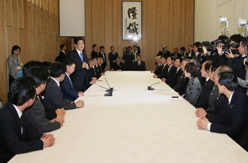 Photograph of the Prime Minister delivering an address (2)