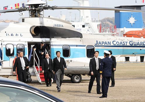 Photograph of the Prime Minister arriving at the Japan Coast Guard Academy