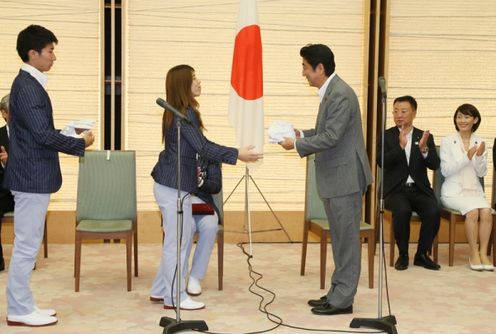 Photograph of the Prime Minister receiving the courtesy call (1)