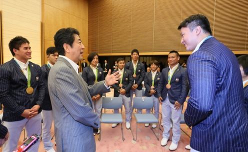 Photograph of the Prime Minister receiving the courtesy call (9)