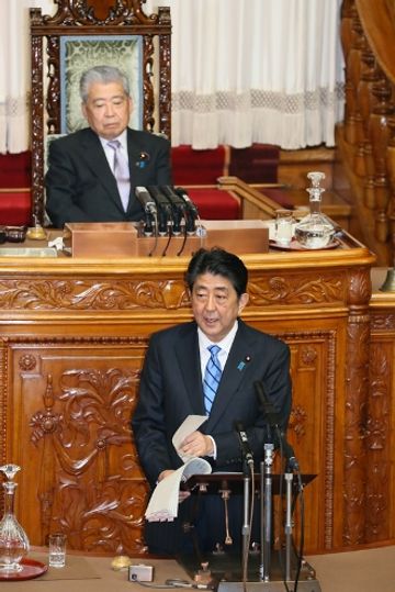 Photograph of the Prime Minister answering questions at the plenary session of the House of Councillors (1)