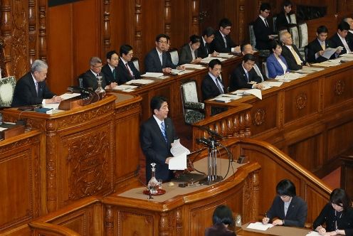 Photograph of the Prime Minister answering questions at the plenary session of the House of Councillors (2)