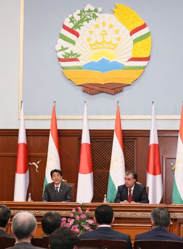 Photograph of the joint press announcement